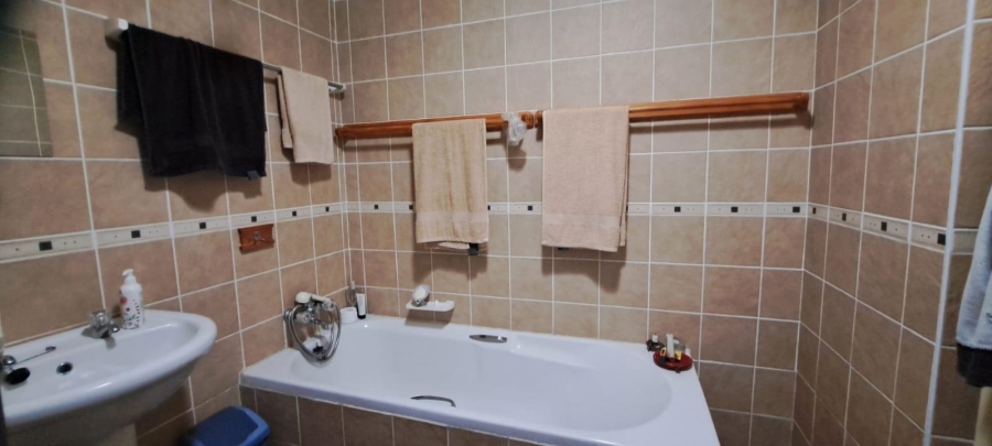 3 Bedroom Property for Sale in Heiderand Western Cape